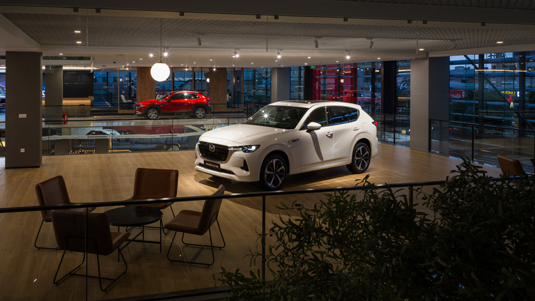 MAZDA Showroom 20251209172024 0206 D